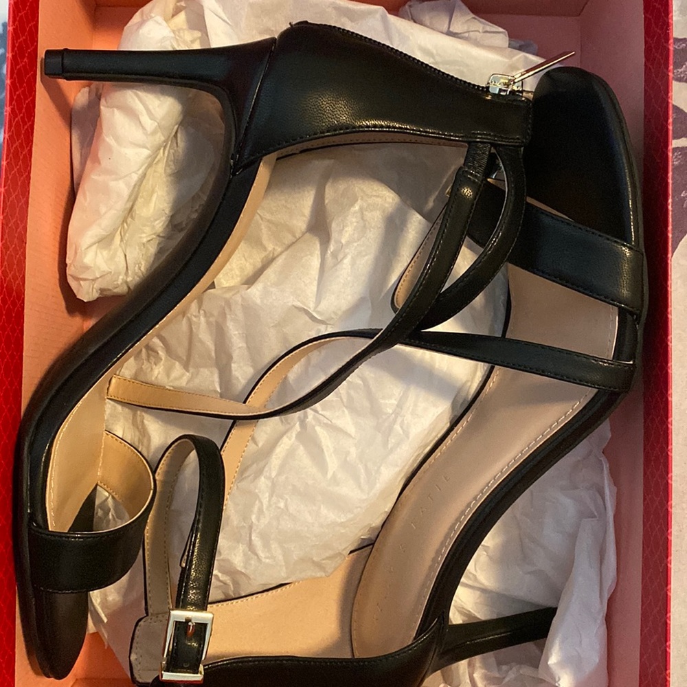 Kelly & Katie size 8 1/2 medium brand new